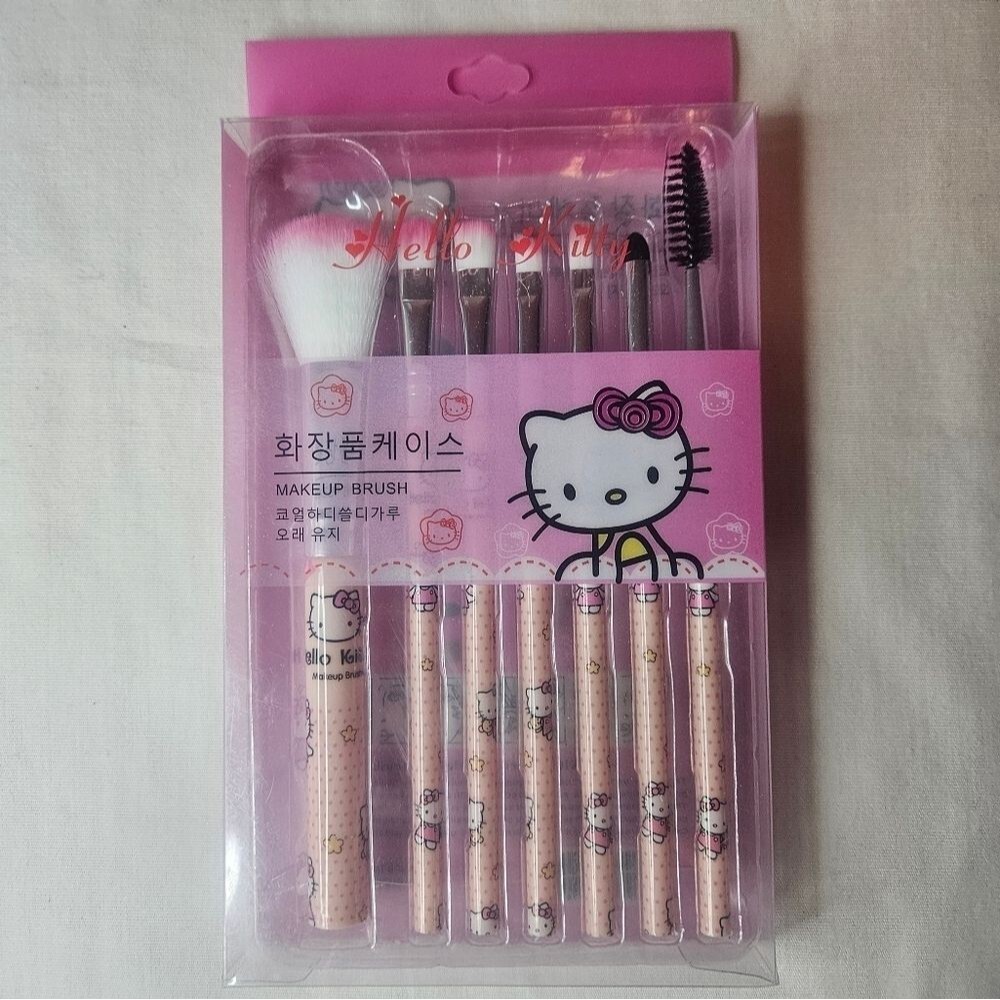 Hello Kitty Makeup Brush 7 Piece Set NIB